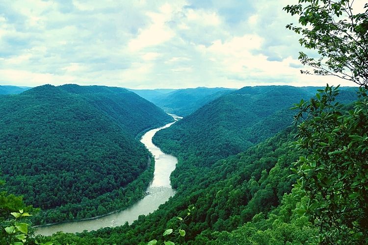 New River flowing through mountains